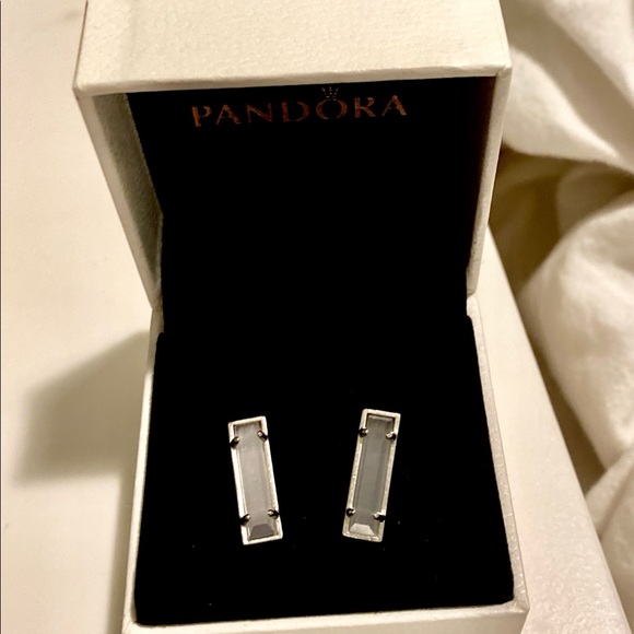 Kendra Scott Jewelry - 🔥HOST PICK🔥Kendra Scott Lady Stud Earrings